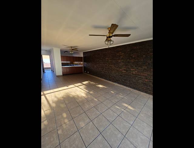 2 BEDROOM FLAT TO LET IN VEREENIGING CENTRAL